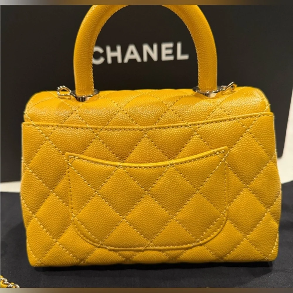 Chanel yellow Quilted Crossbody Bag - Picture 4 of 8